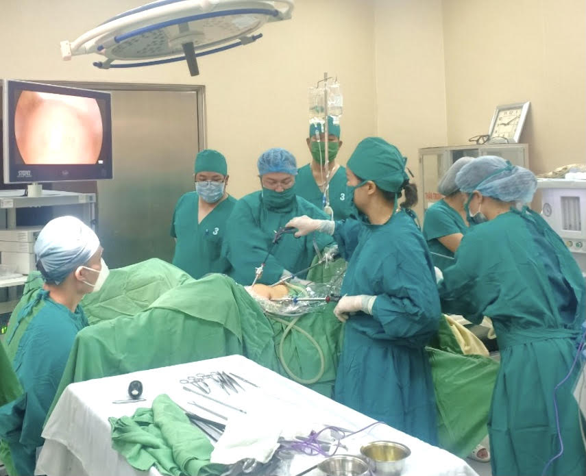 Các bác sĩ khoa Sản ( BVĐKBK) đang dần làm chủ những kỹ thuật khó trong phấu thuật nội soi